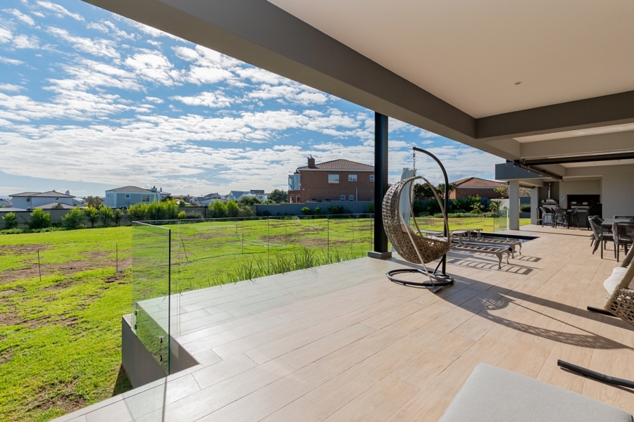 4 Bedroom Property for Sale in Myburgh Park Western Cape